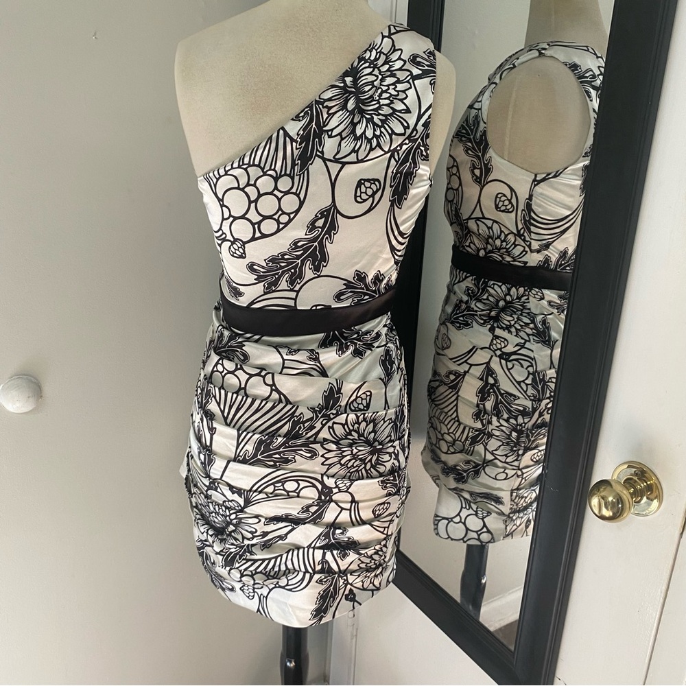 One shoulder party dress - Picture 8 of 12